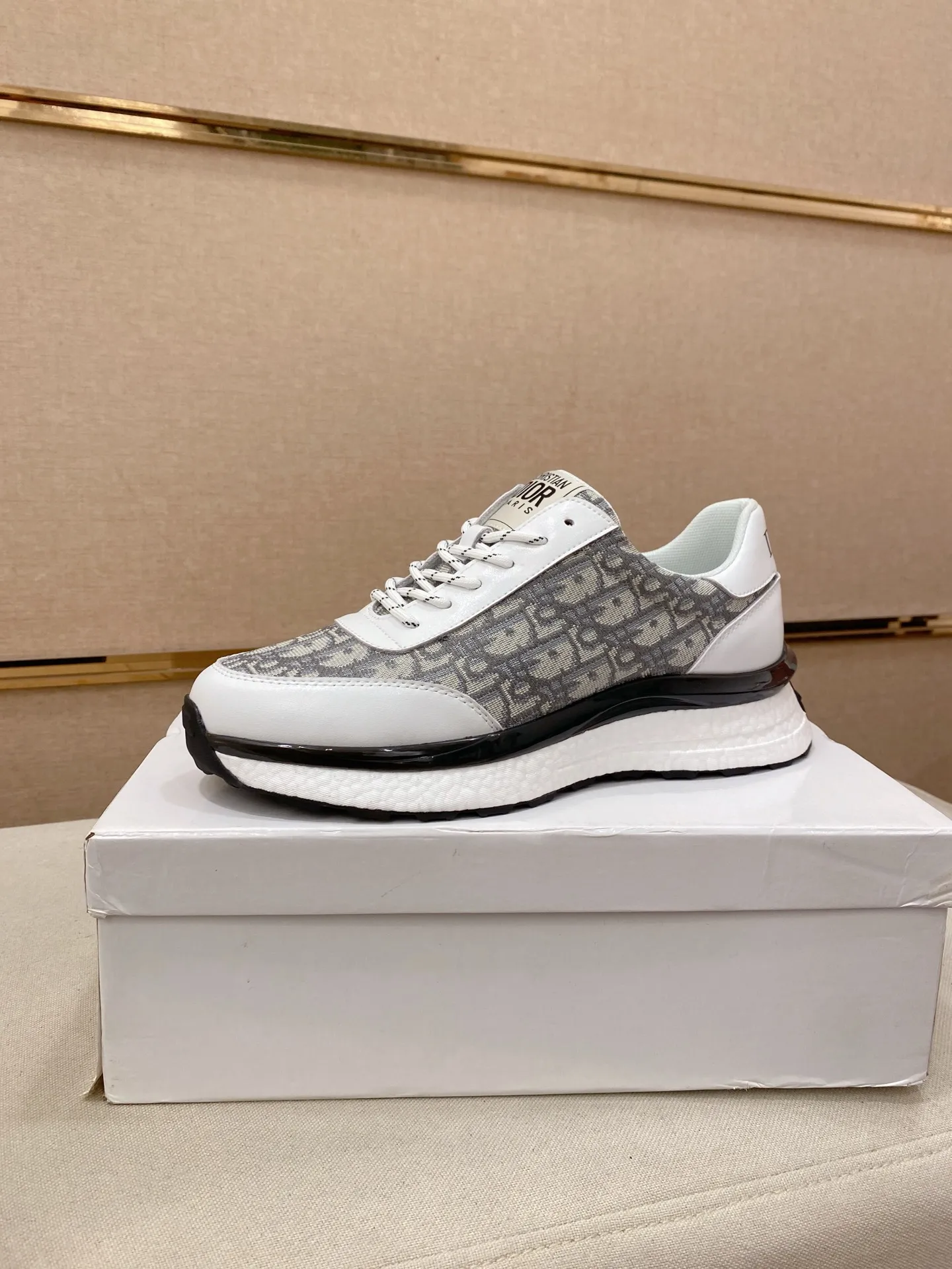 Men's shoes💰: 462💰 [Dior·Dior] New casual sports style men's shoes, new spring and summer design, perfect workmanship, lace-up style to create wardrobe quality, upper: imported first-layer cowhide, sheepskin lining is soft and comfortable, ultra-light TPU wear-resistant outsole, simple, versatile fashion men's shoes, excellent color code number 38--44. Can be customized 45 non-returnable